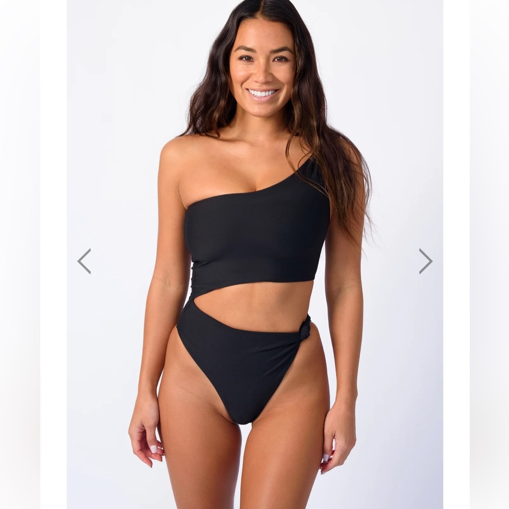 Skatie 'Nicole' Seamless cutout swimsuit